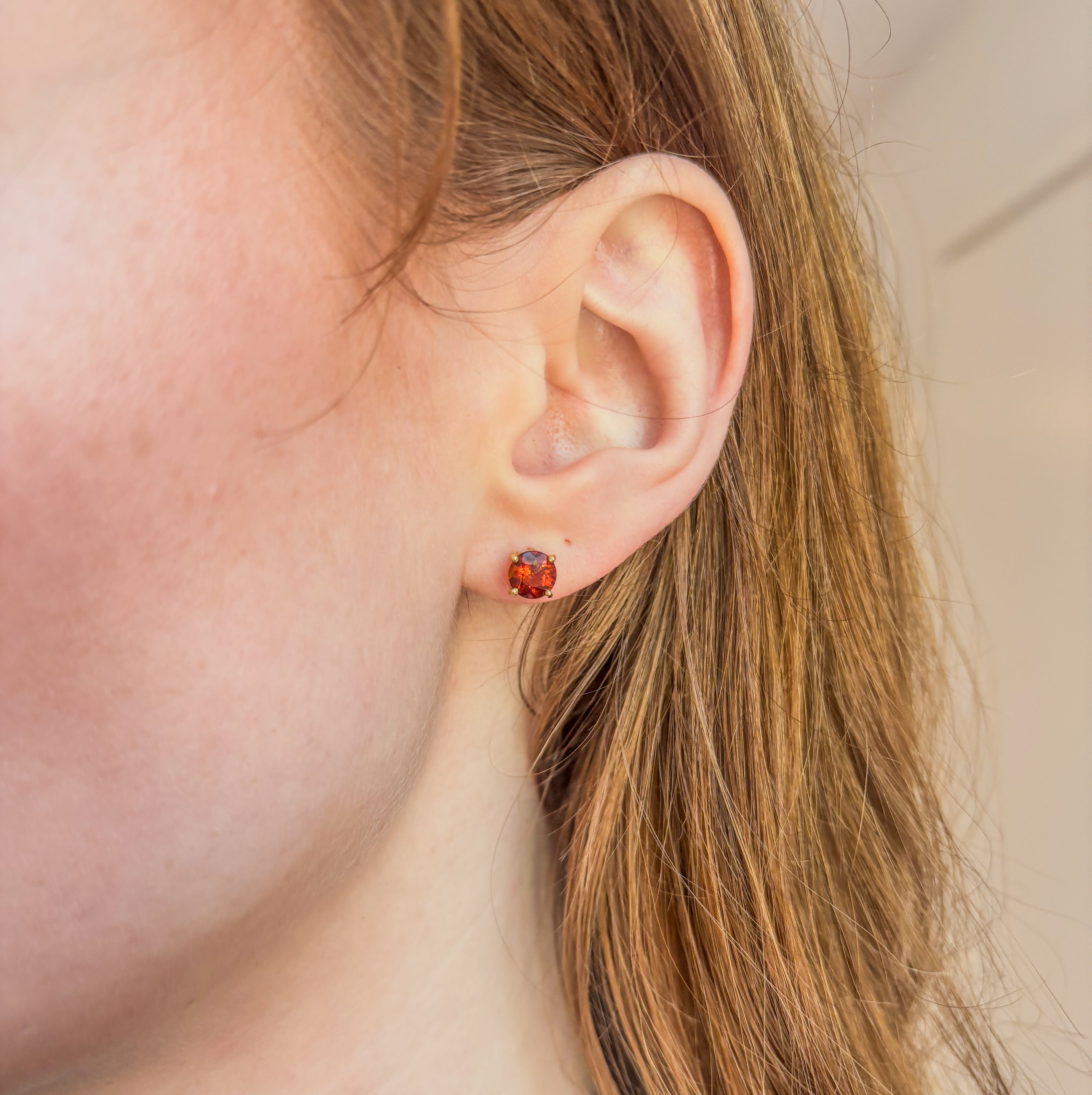 Garnet Scarlet Stud Earrings - Gold 18k