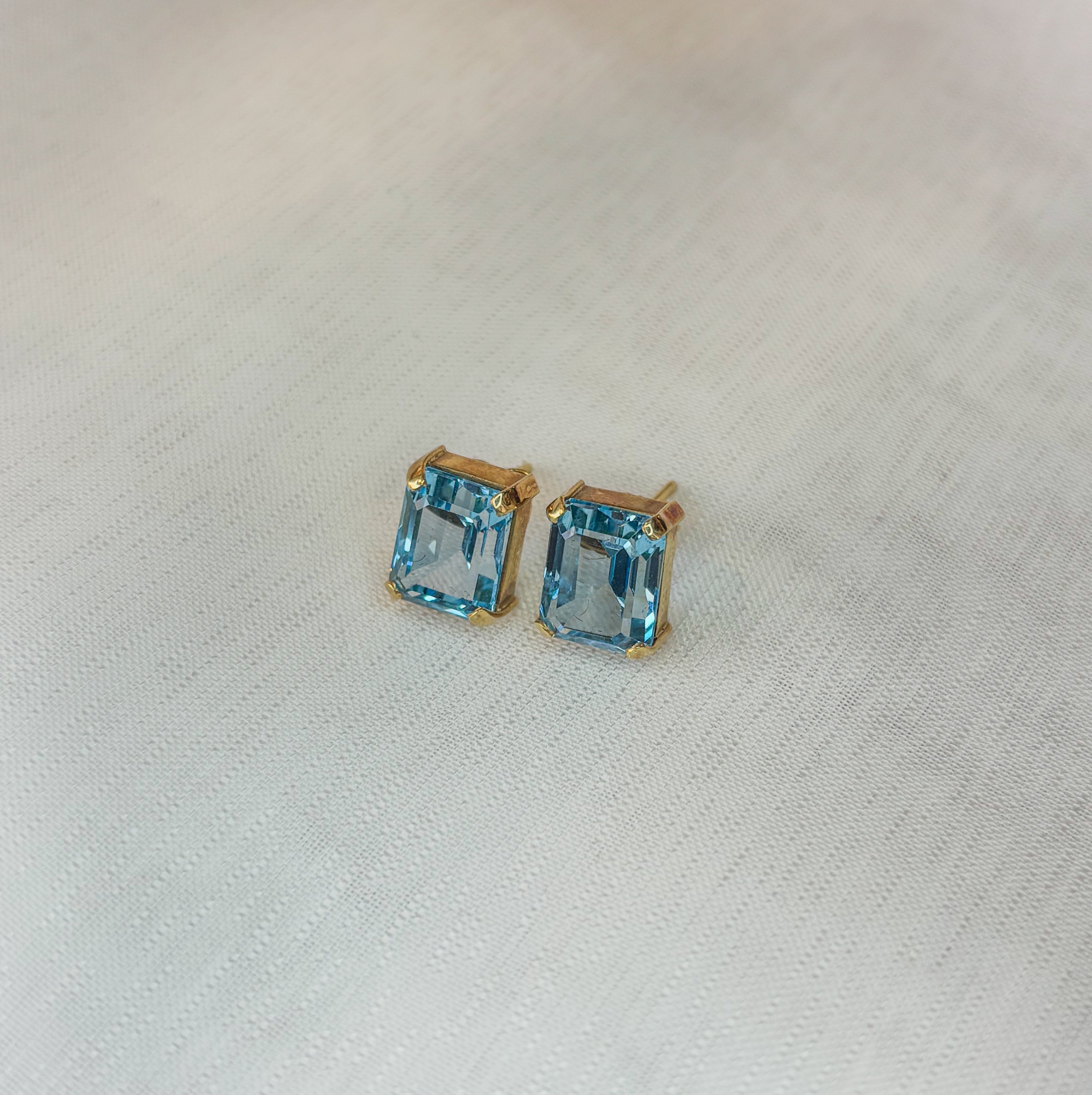 Blue Topaz Sky Shine Square Earrings - Gold 18k