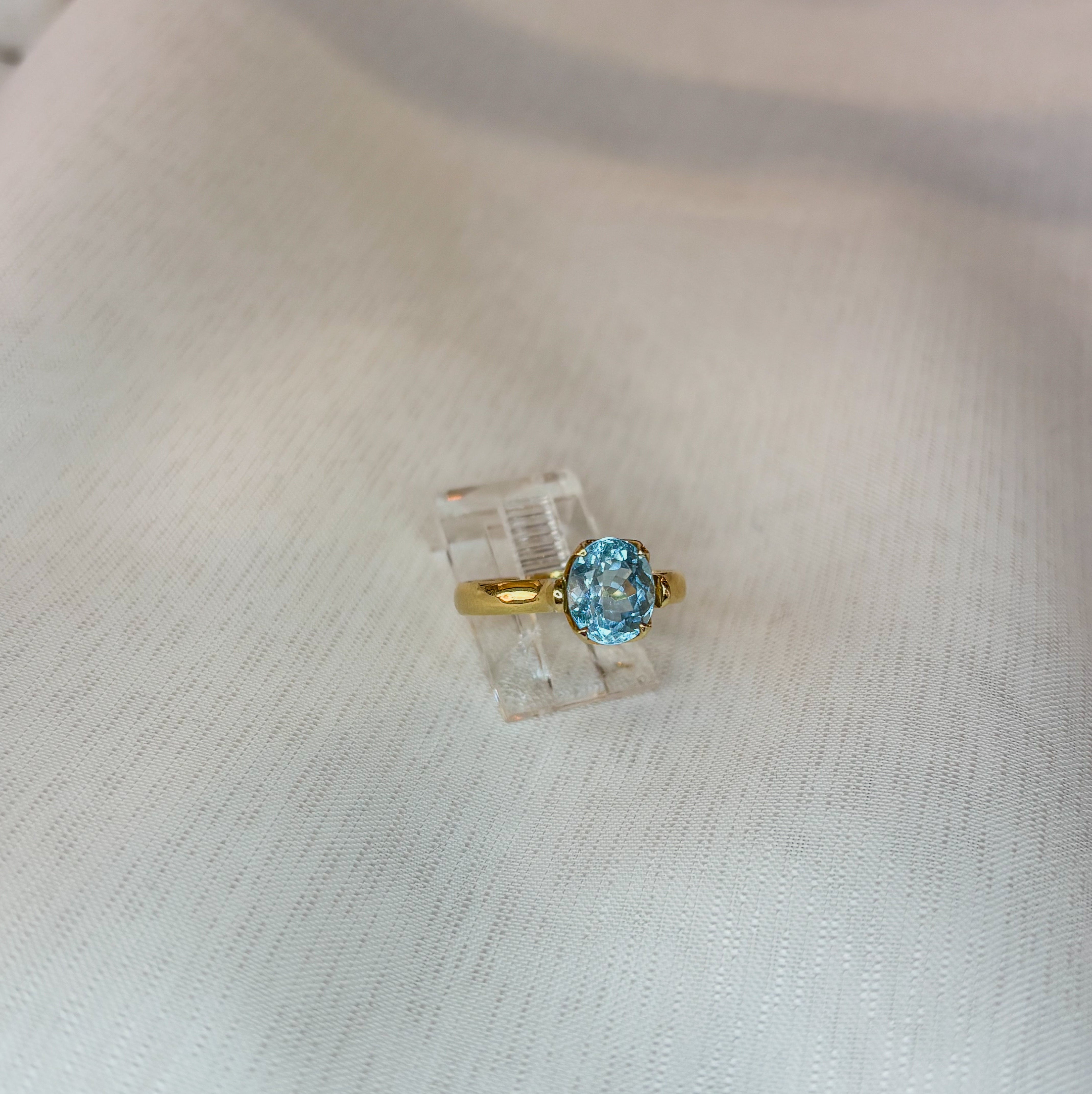 Aquamarine Classic Round Ring - Gold 18k