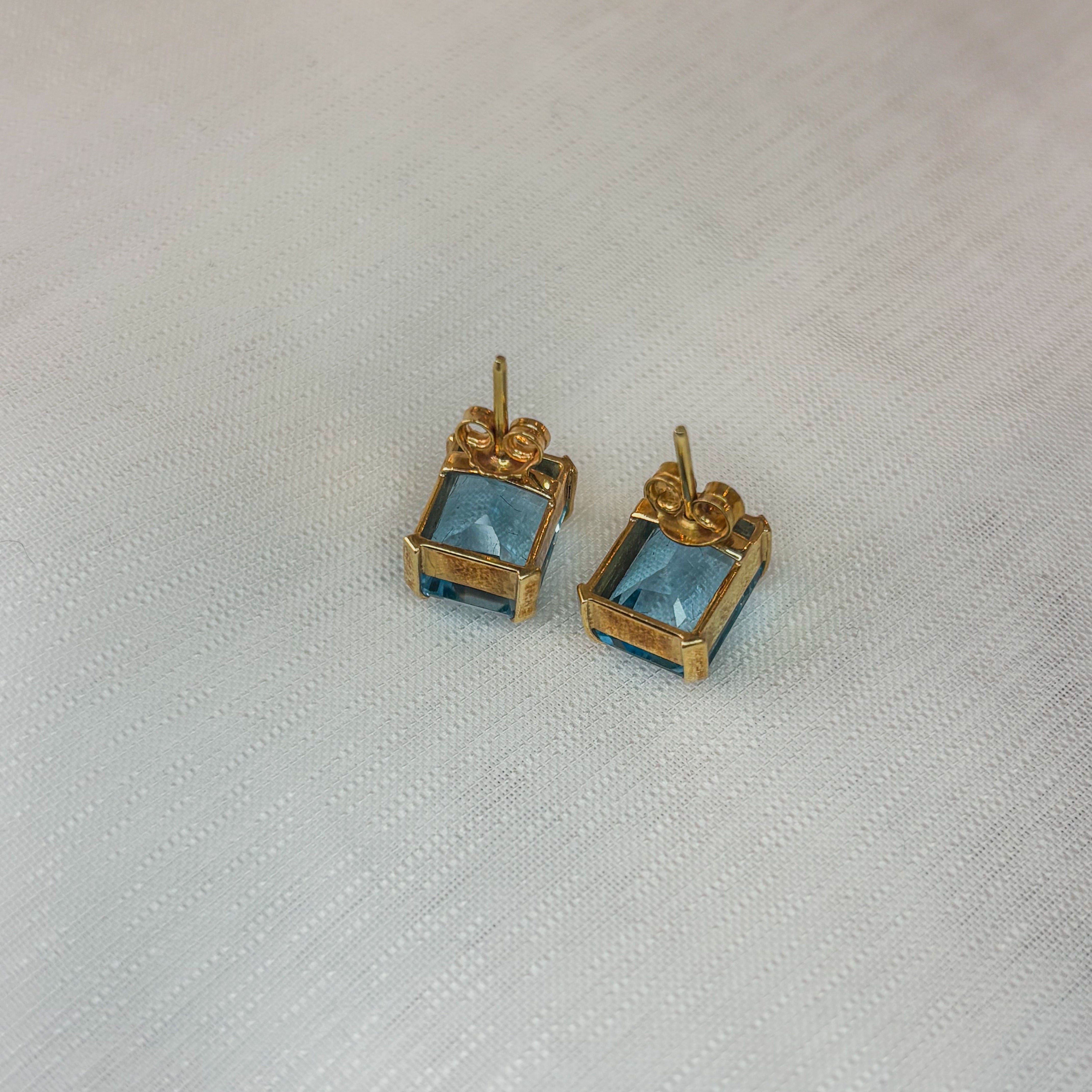 Blue Topaz Sky Shine Square Earrings - Gold 18k