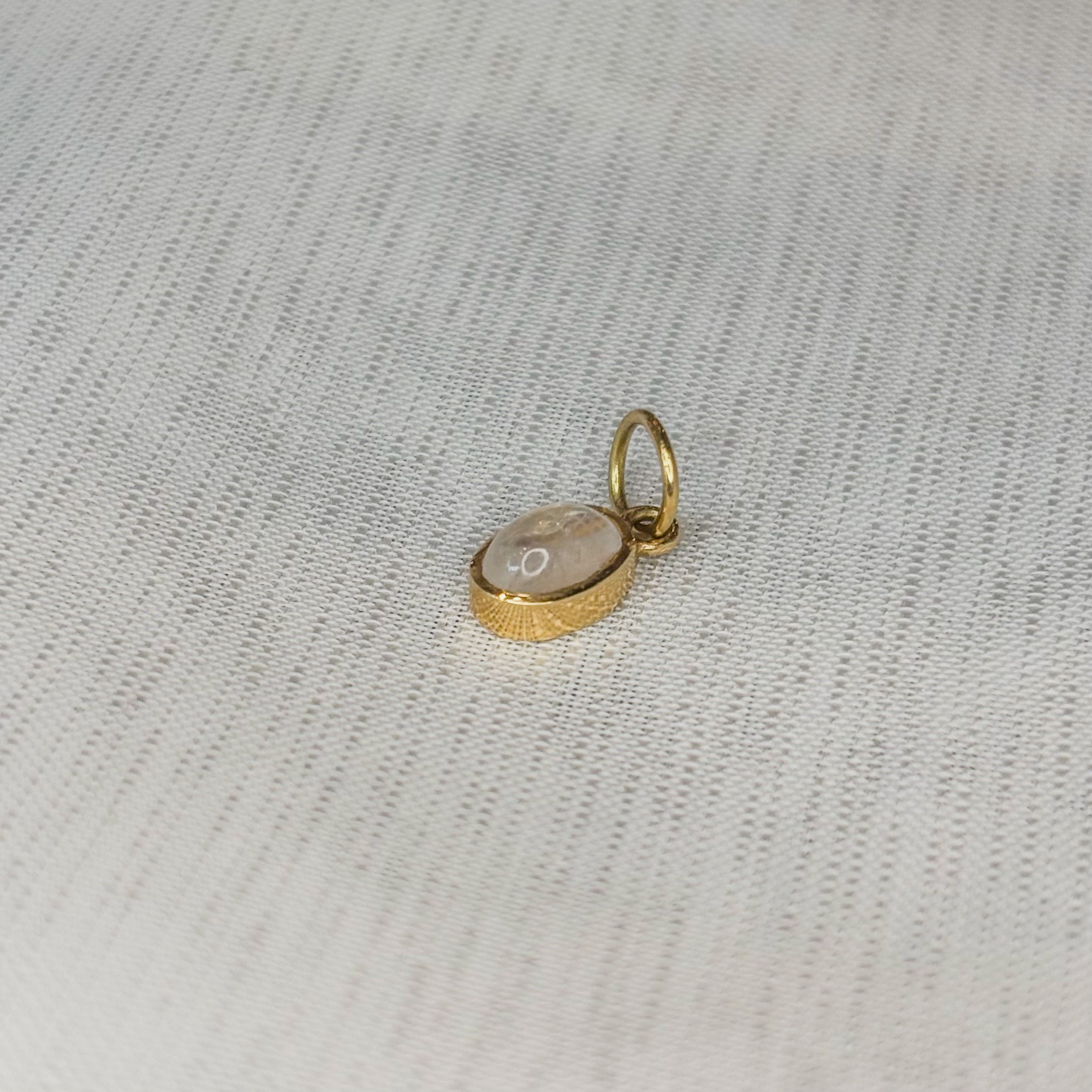 Moonstone Cabuchon Pendant - 18k Solid Gold