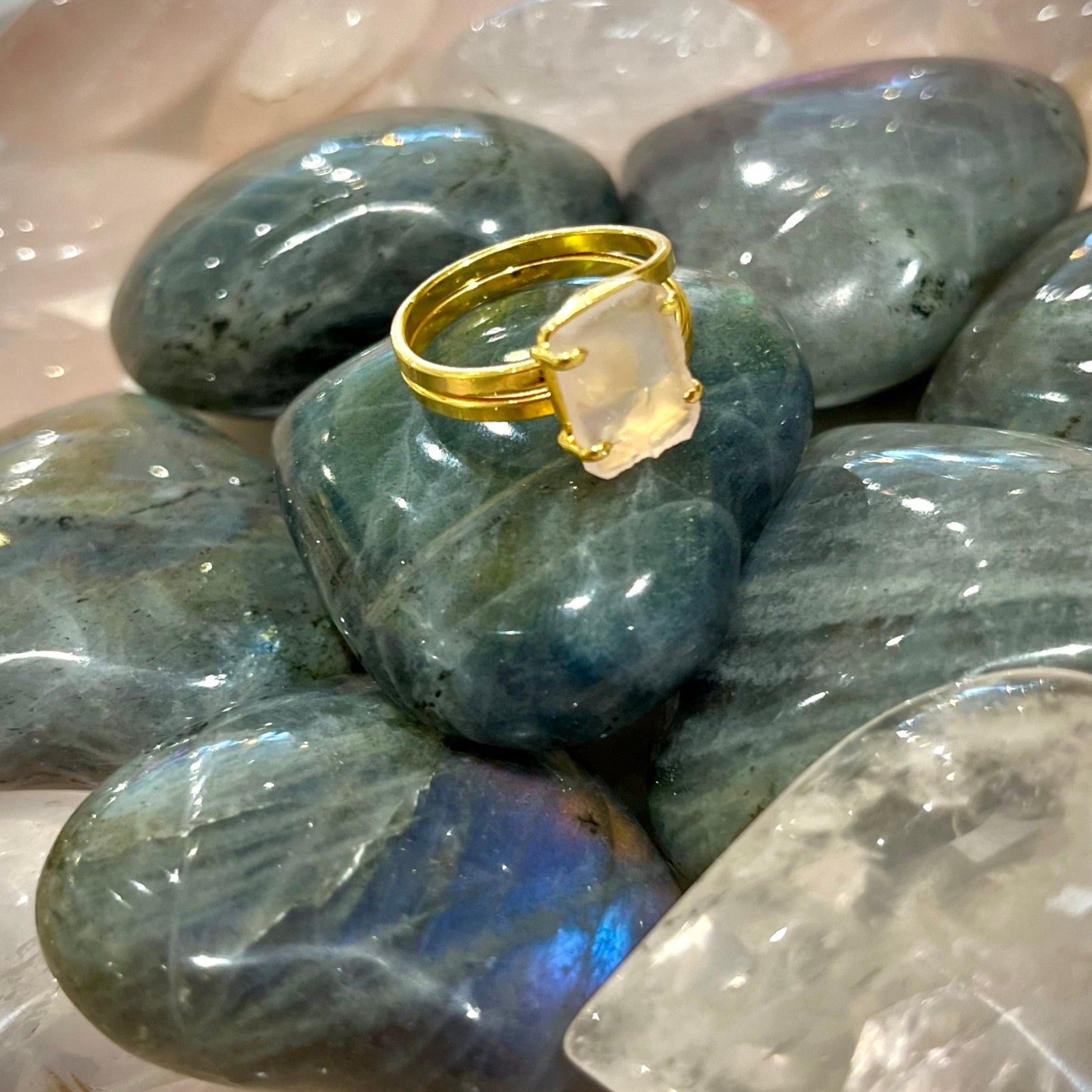 Rose Quartz - Love Is In The Air - Rectangular Ring - Gold Plated - S