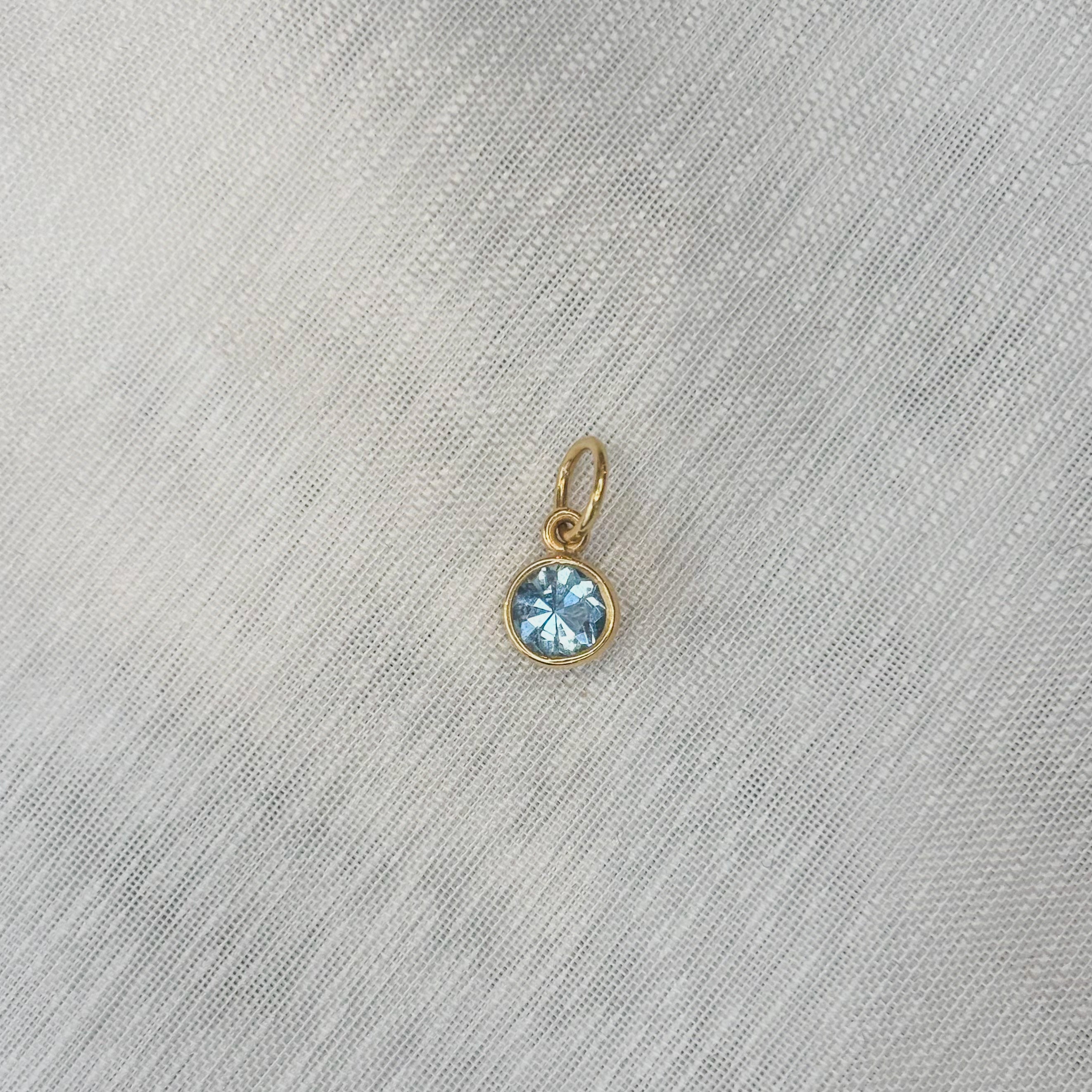 Aquamarine Round Ocean Pendant - 18k Gold