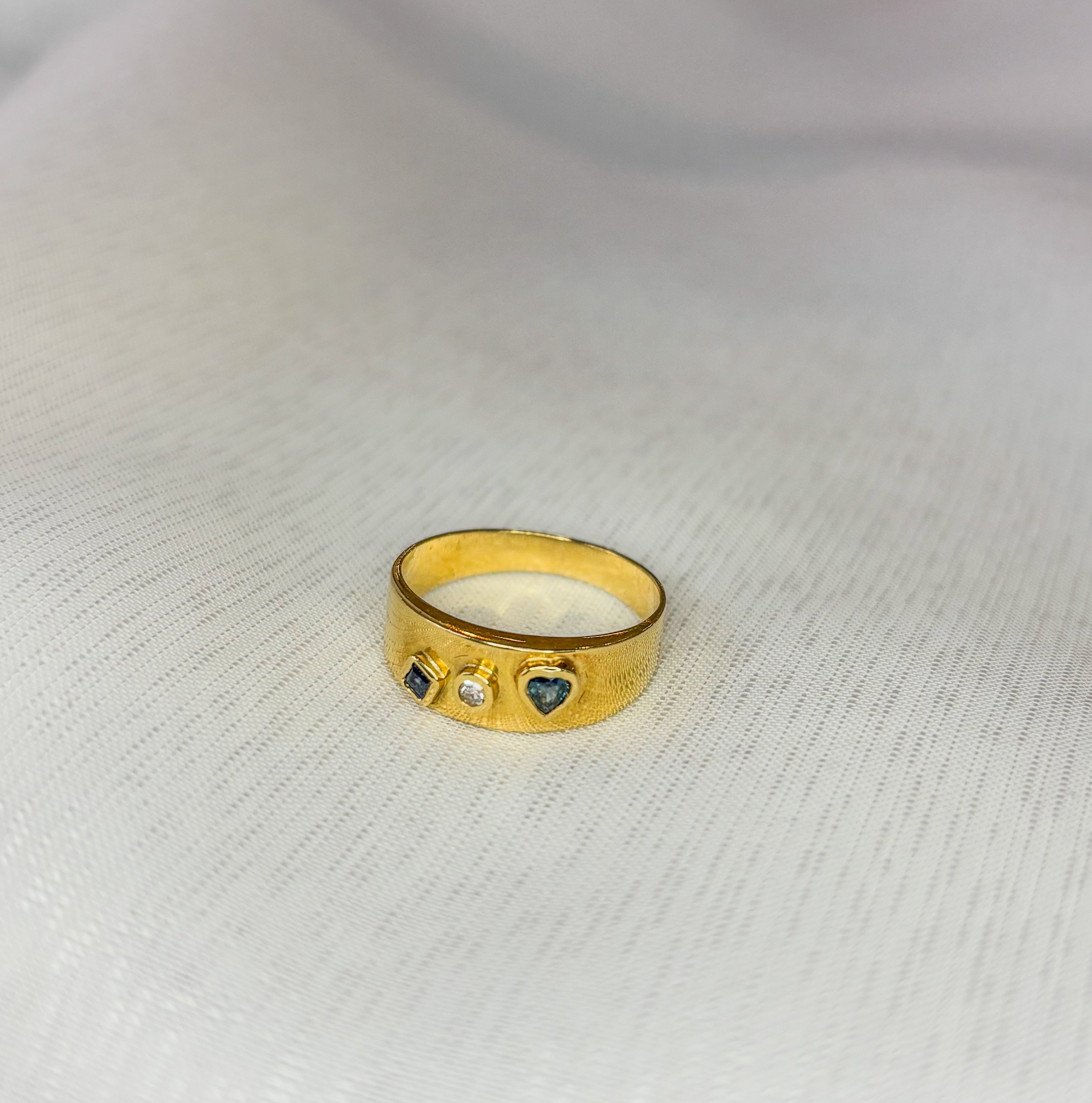 Sapphire and Diamonds Eternal Sky Ring - Gold 18k