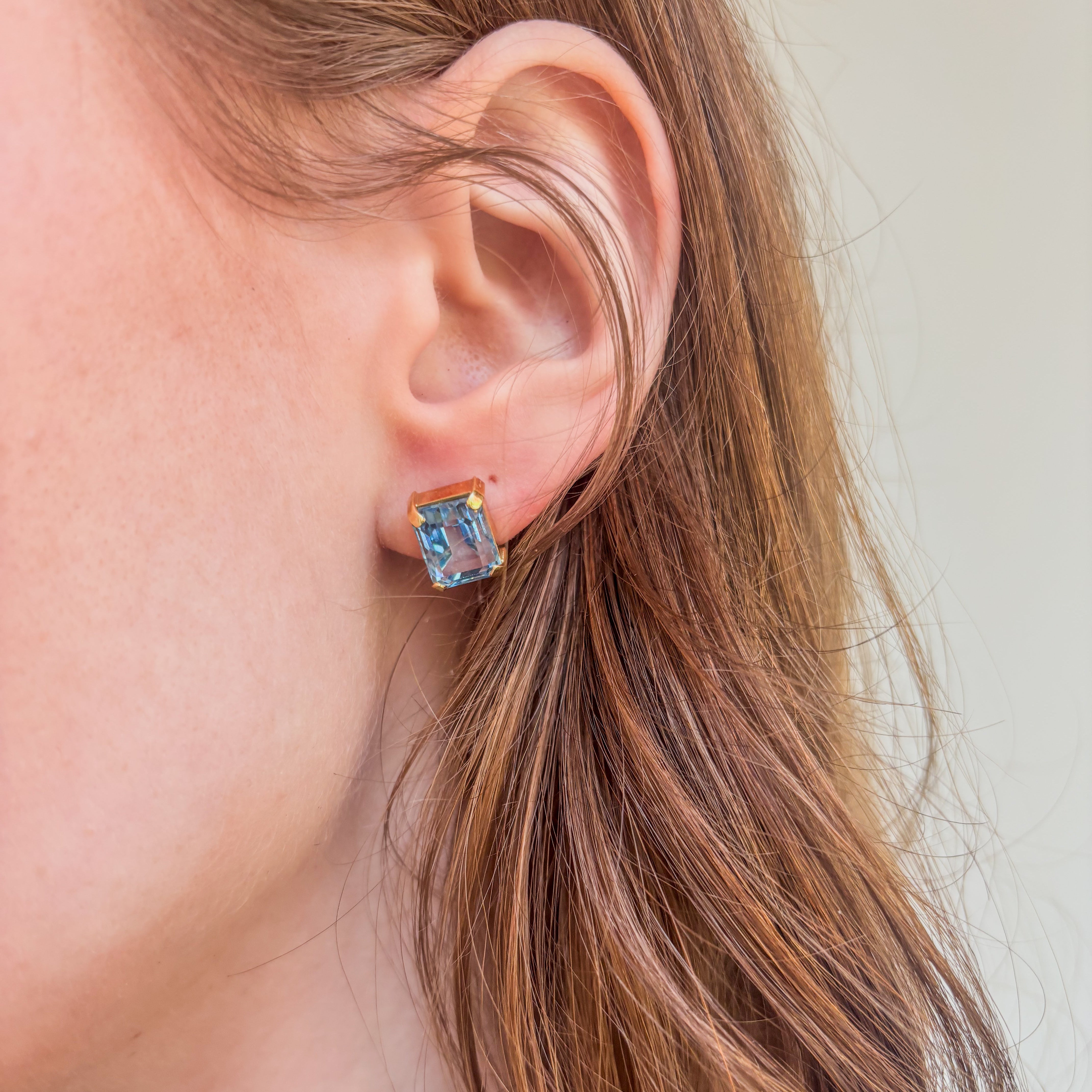 Blue Topaz Sky Shine Square Earrings Gold 18k