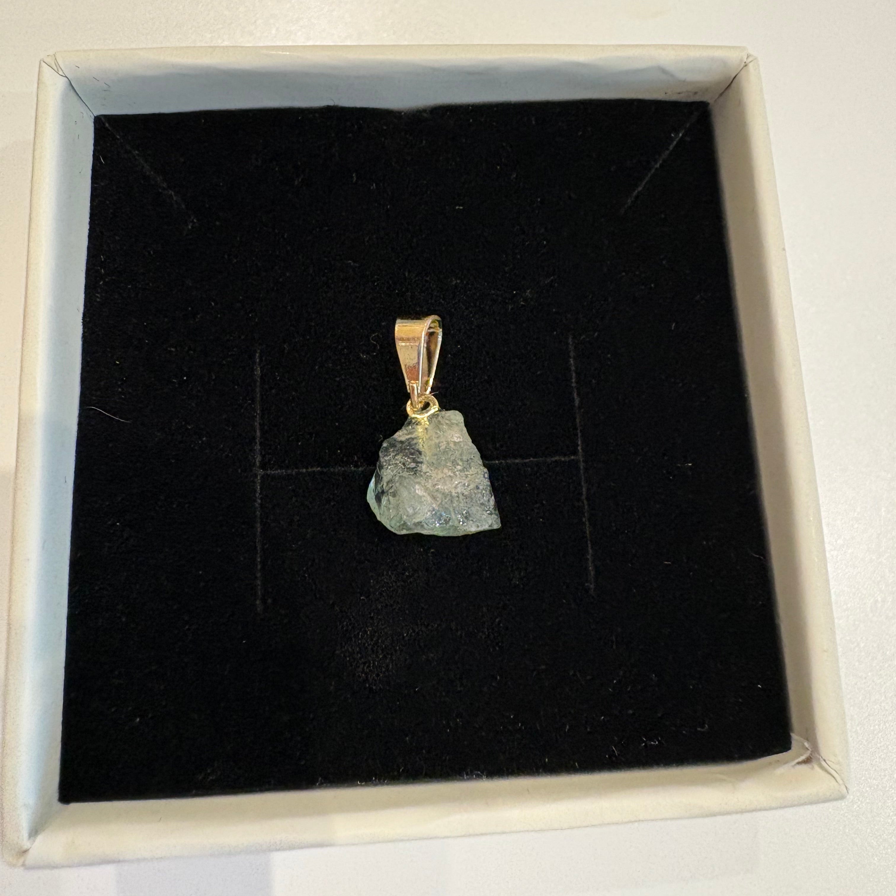 Mini Raw Pendant Green Berryl - Gold Plated