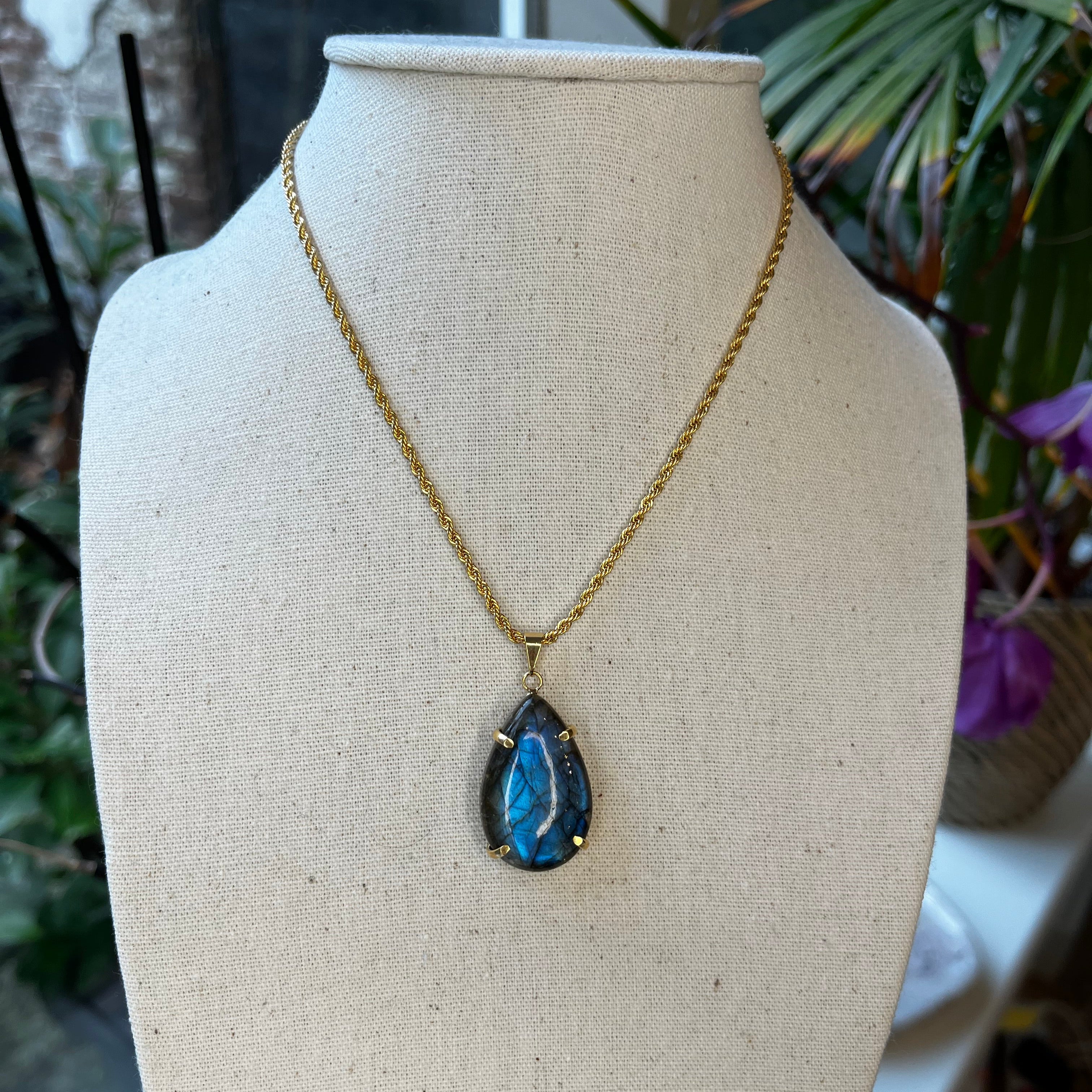 labradorite pendant
