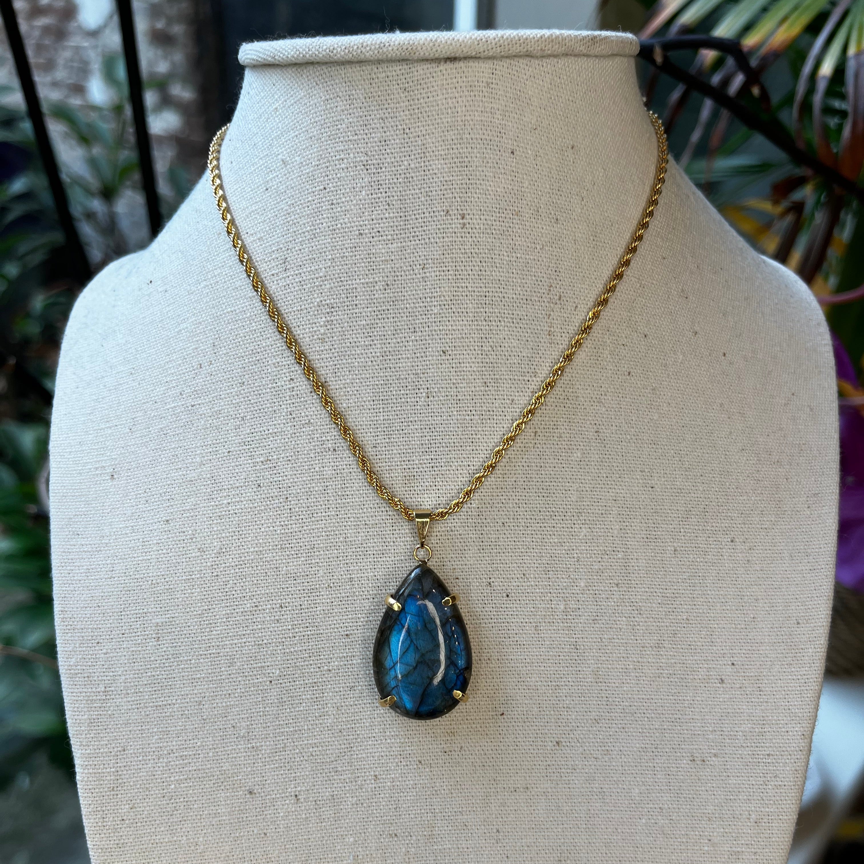 labradorite pendant