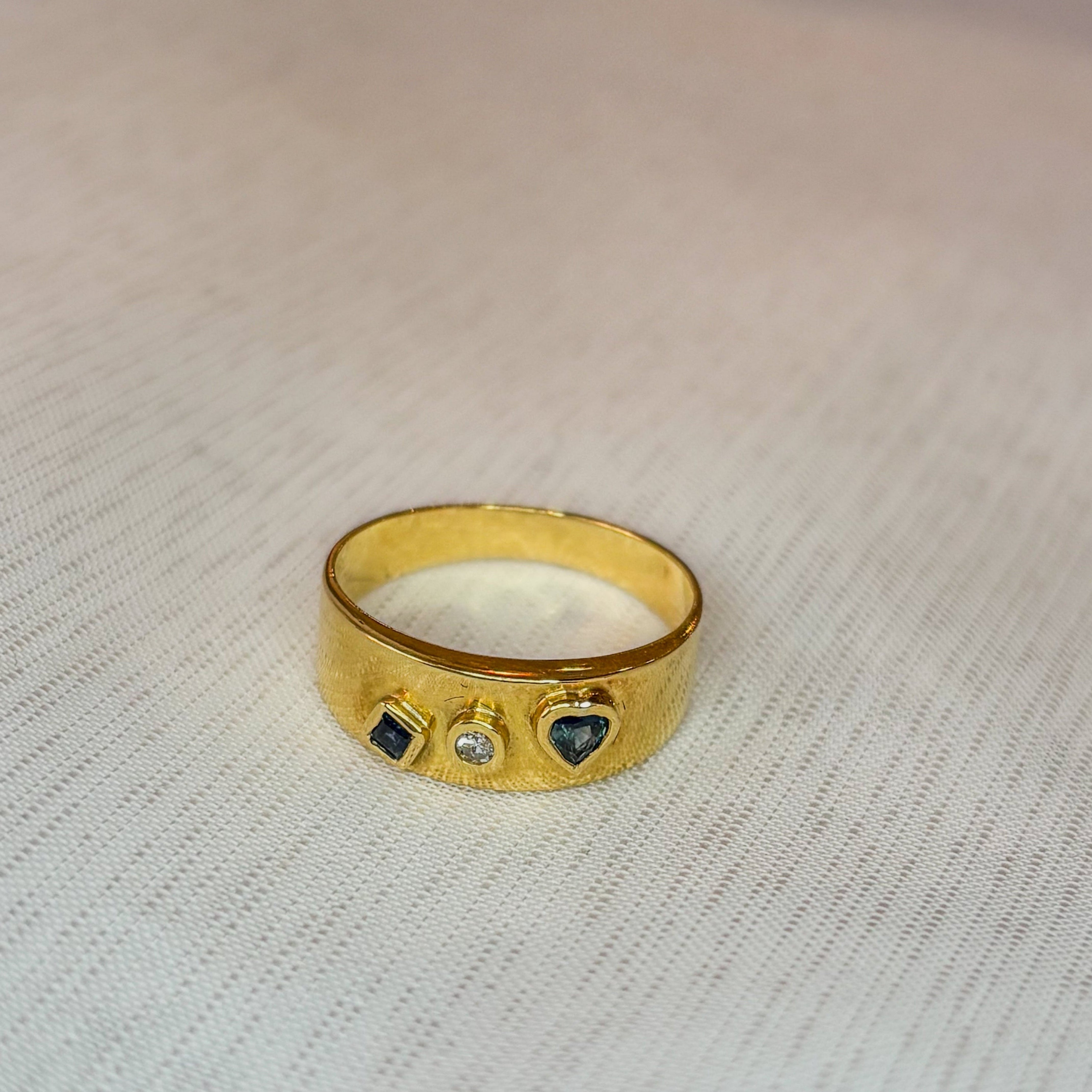 Sapphire and Diamonds Eternal Sky Ring Gold 18k