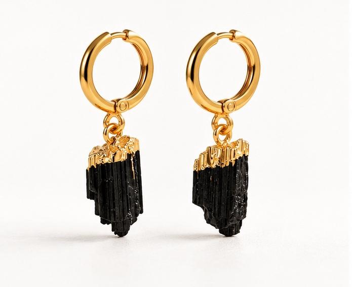Boucles d'oreilles créoles en tourmaline noire brute - plaqué or