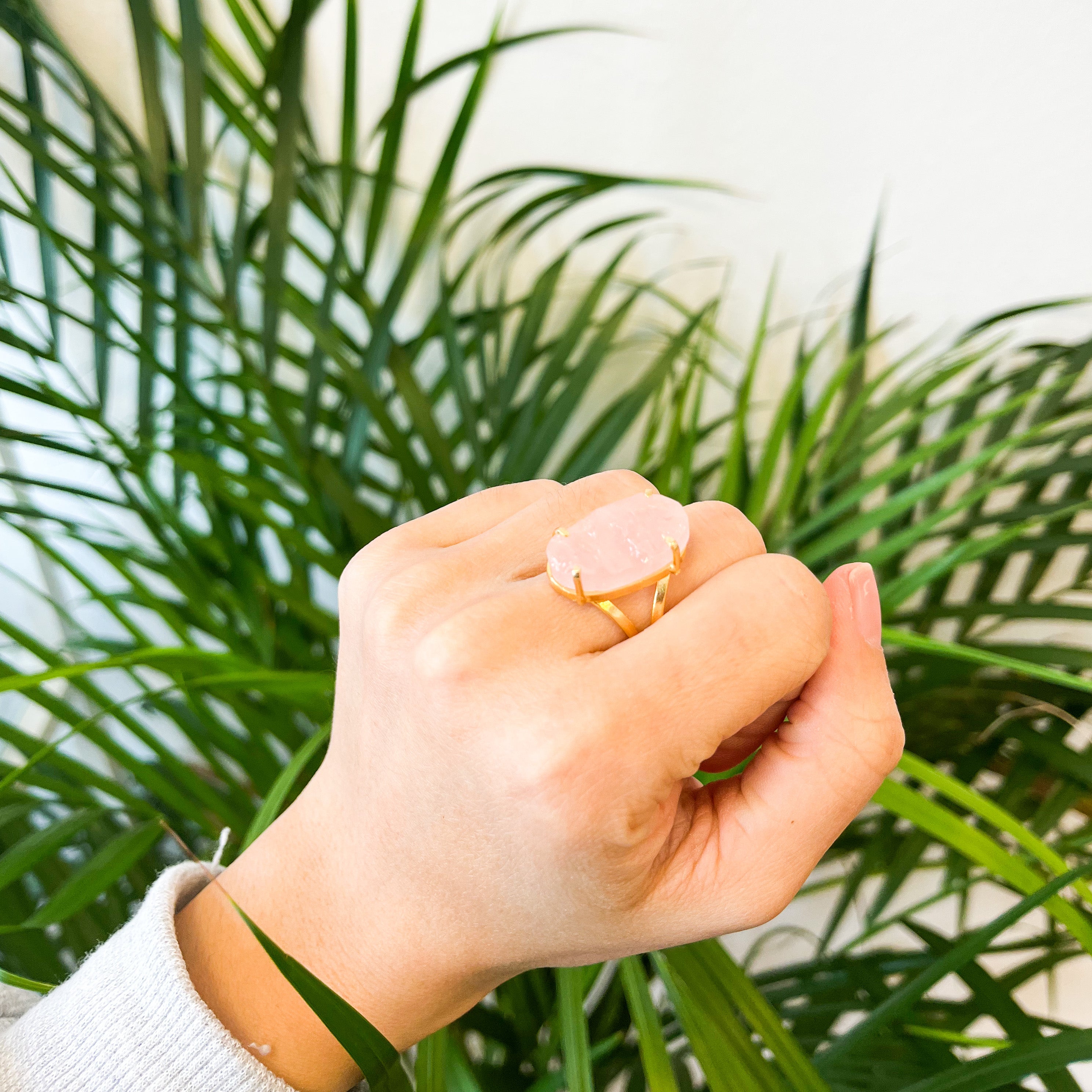 Ring Big Oval Raw Rose Quartz - 18k Gold Plated