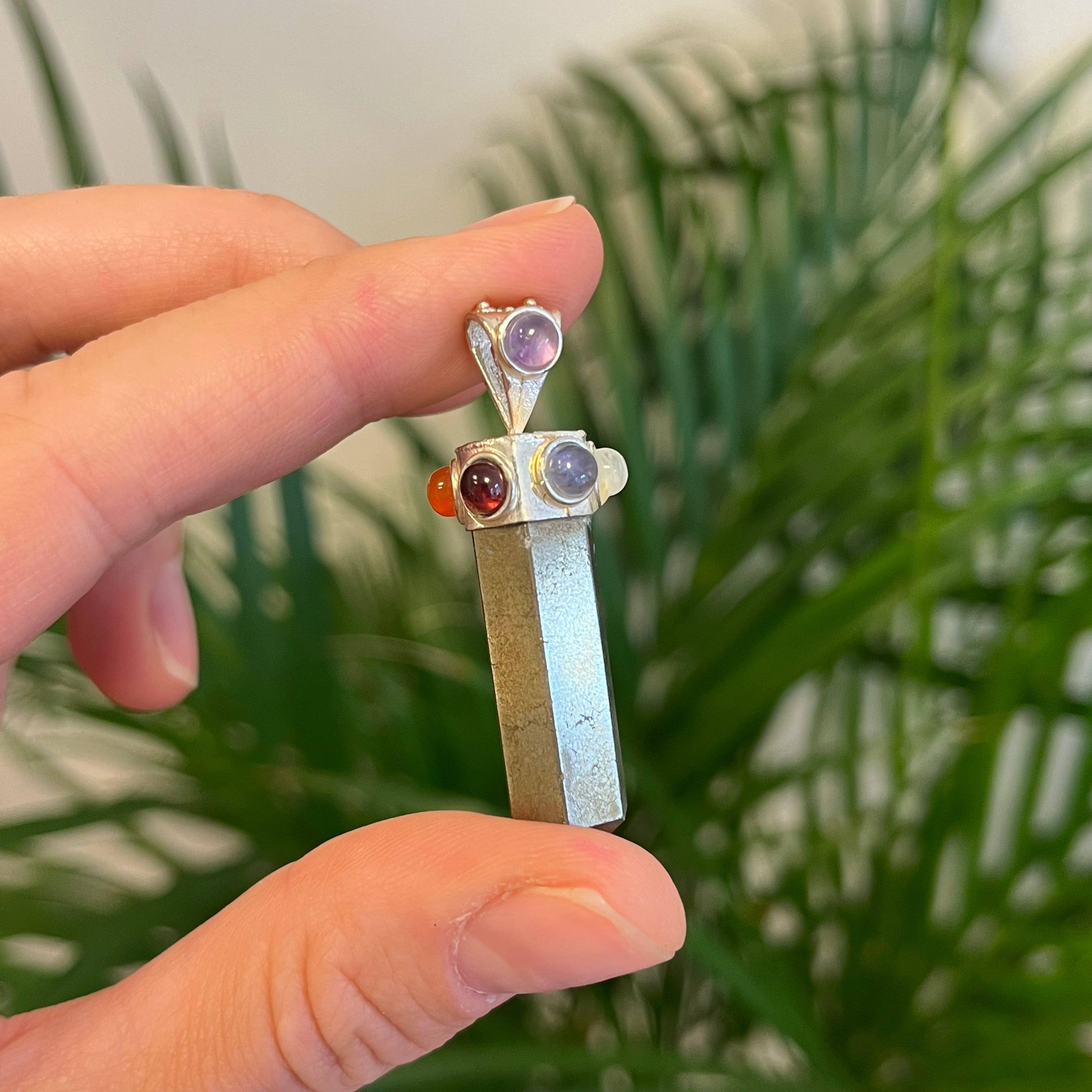 7 Chakras Pendant Round Base - Silver