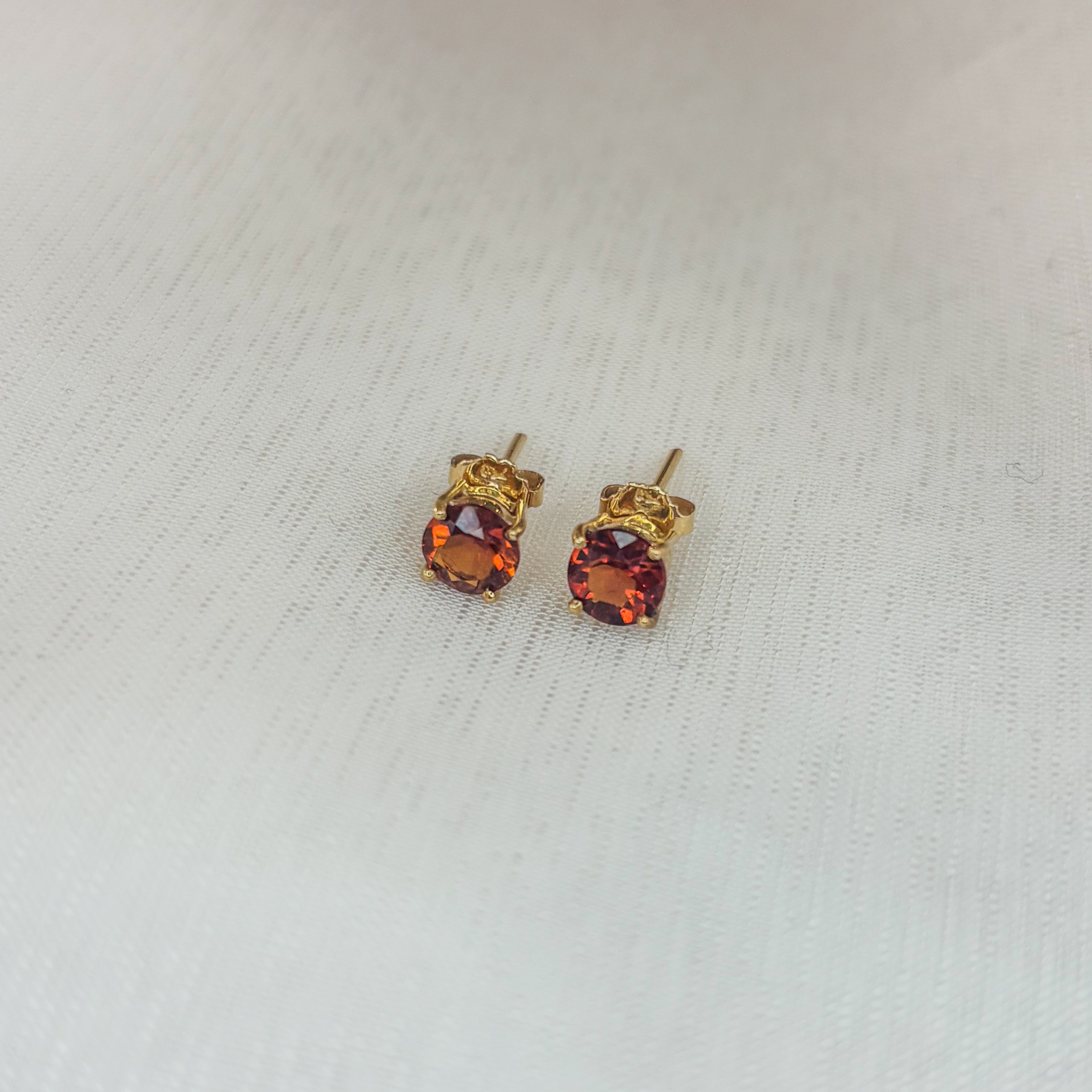 Garnet Scarlet Stud Earrings - Gold 18k
