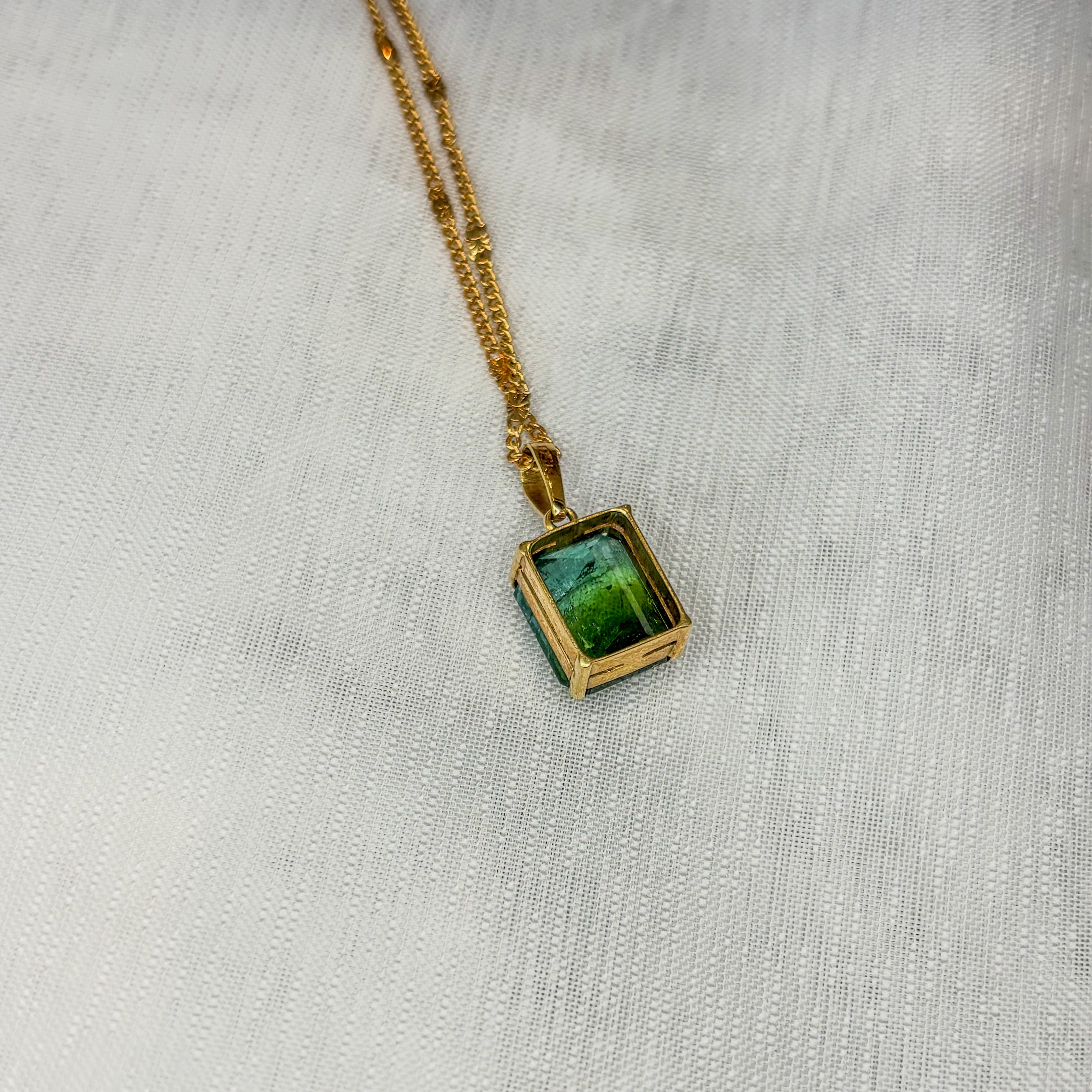 Green Tourmaline Square Shape Pendant - Solid Gold 18k