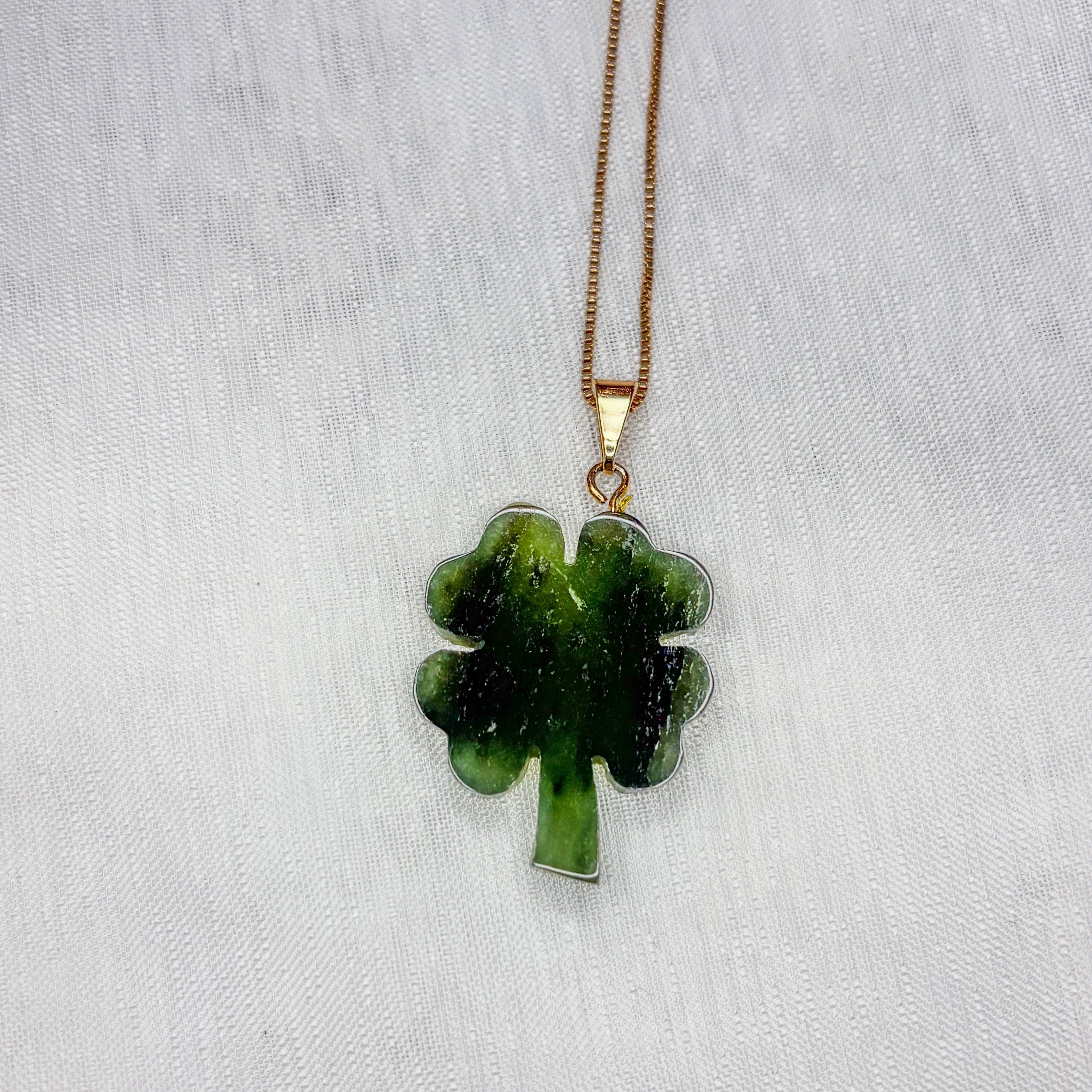 Jade Pendant - 4 cloves shape - Gold Plated