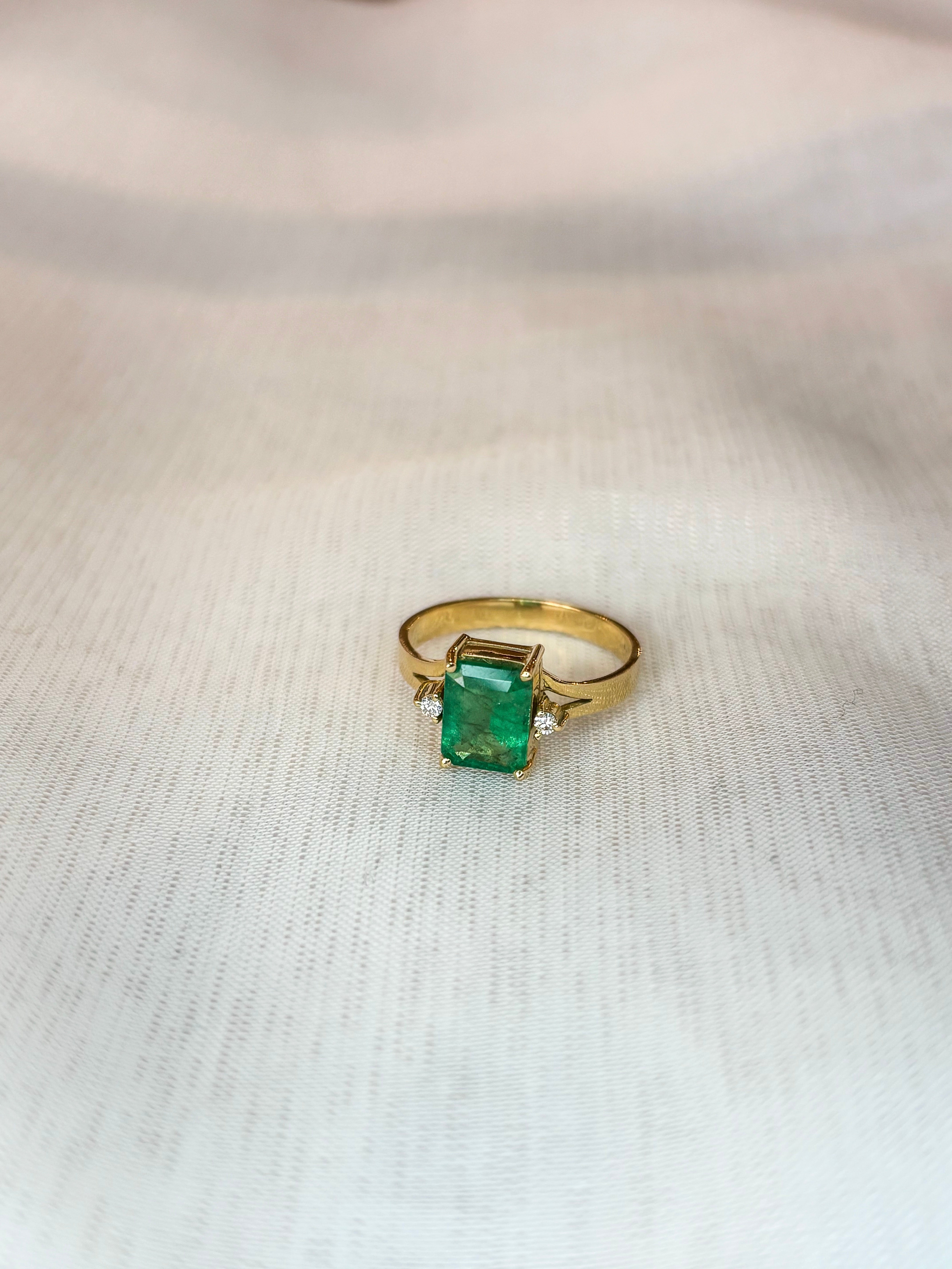 Emerald and Diamonds Square Sparkle Ring - Gold 18k