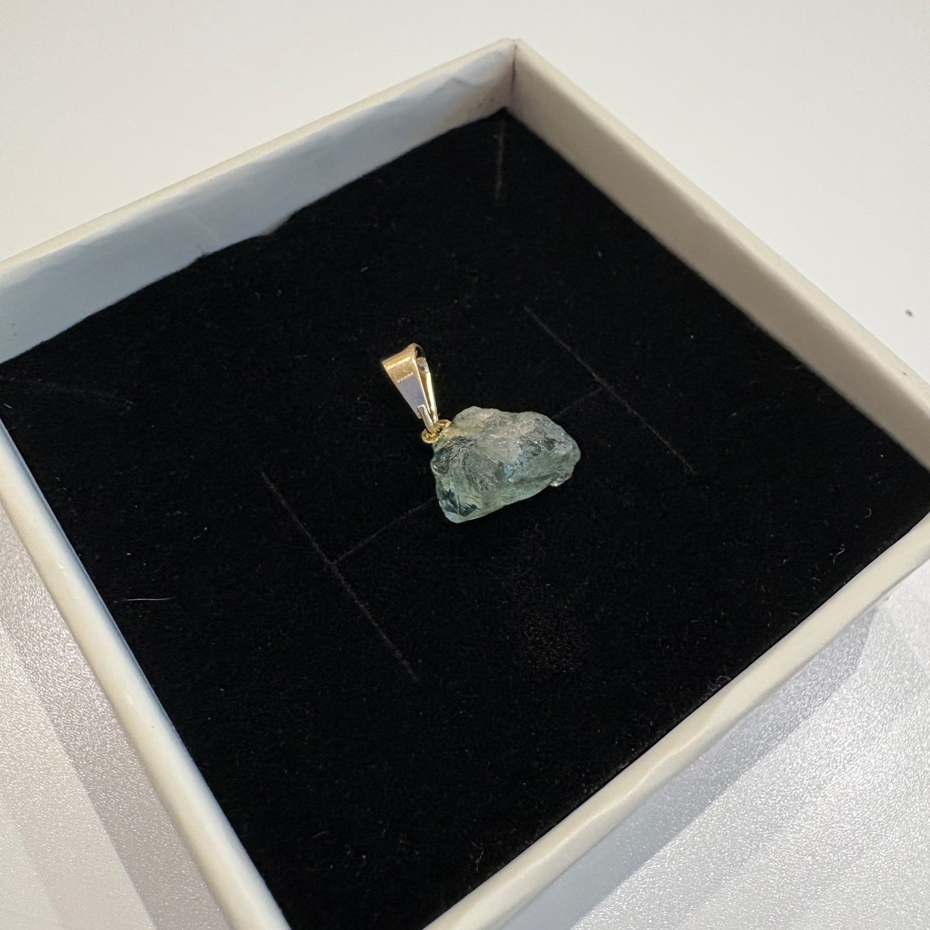 Mini Raw Pendant Green Berryl - Gold Plated