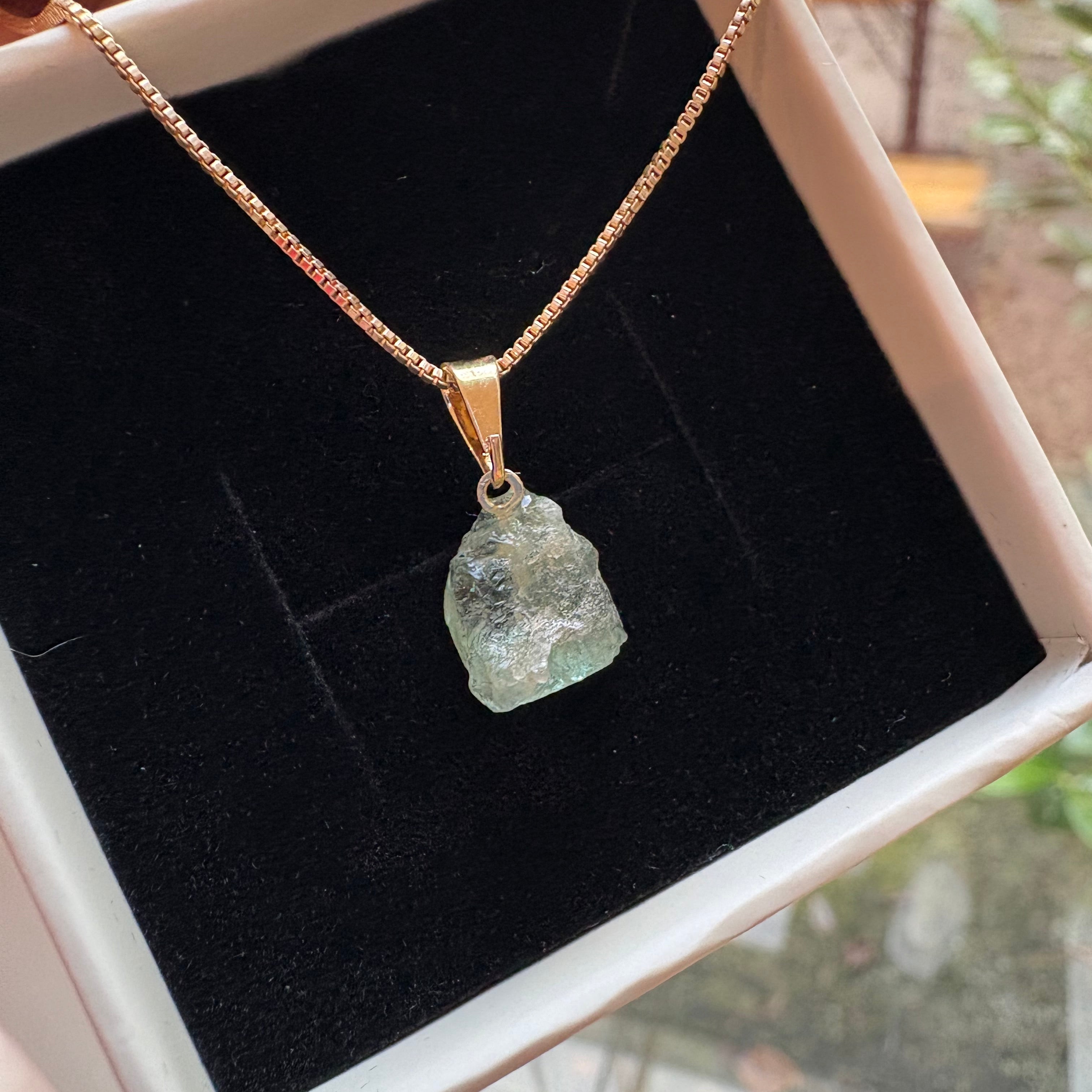 Mini Raw Pendant Green Berryl - Gold Plated