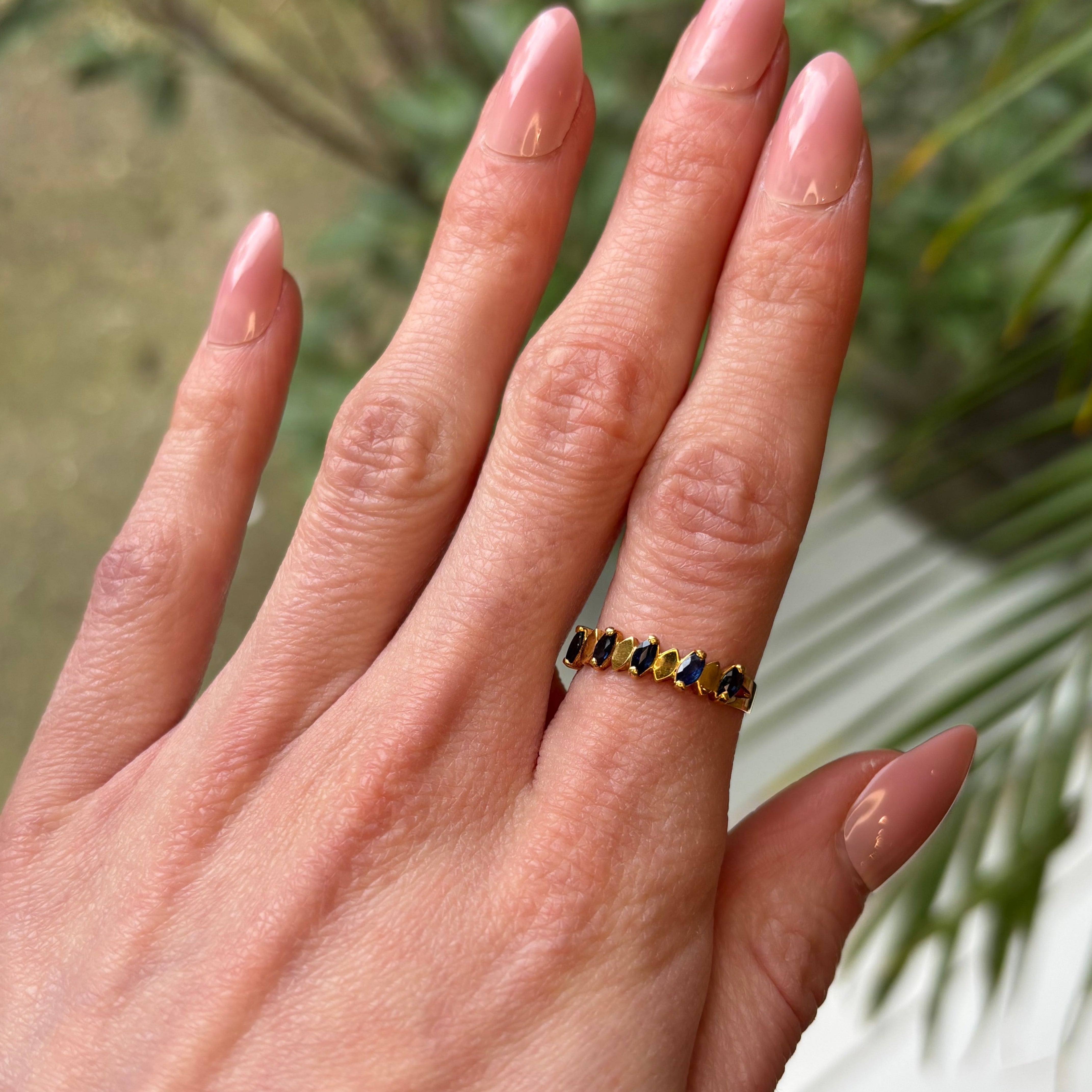 Sapphire Interval Ring - Gold 18k