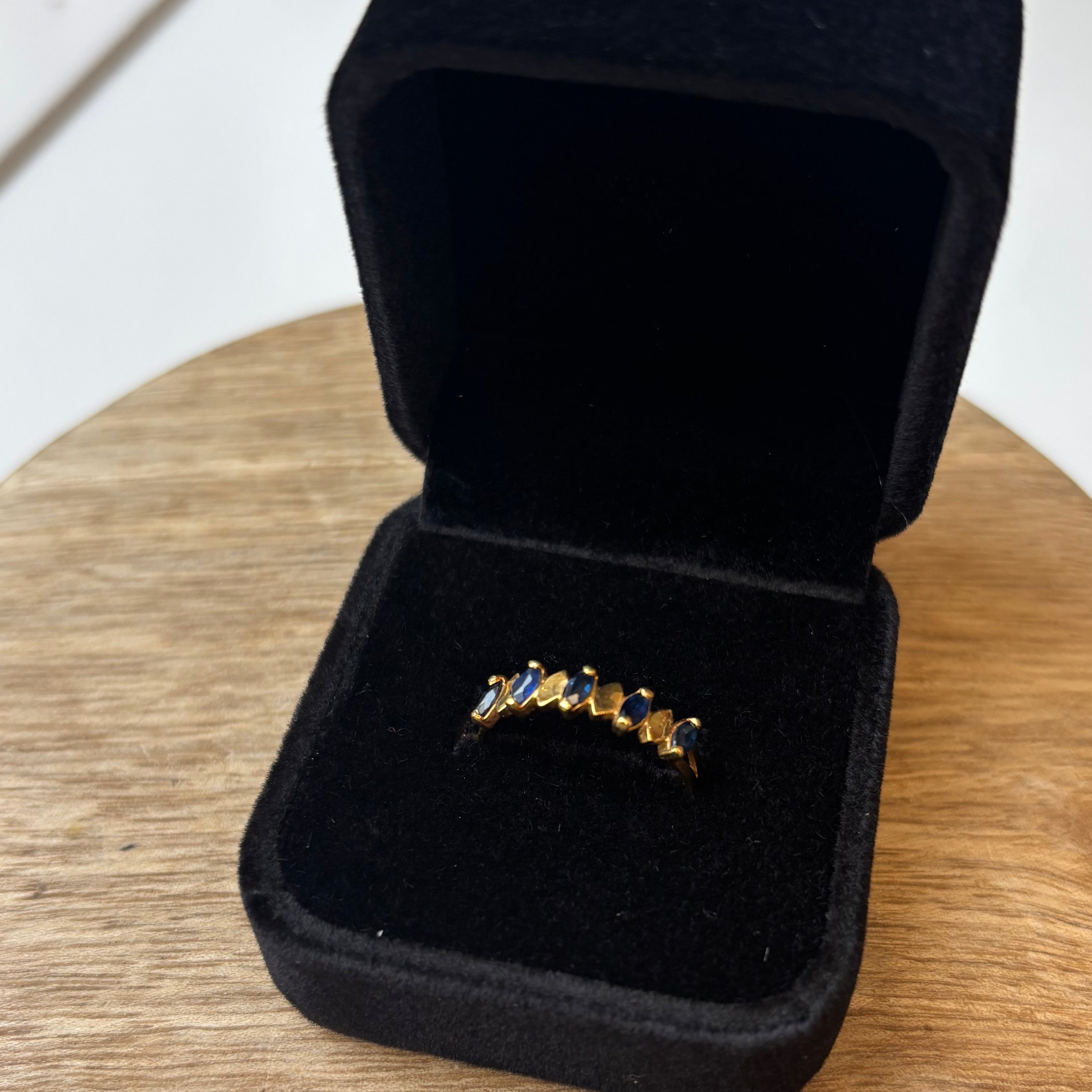 Sapphire Interval Ring - Gold 18k