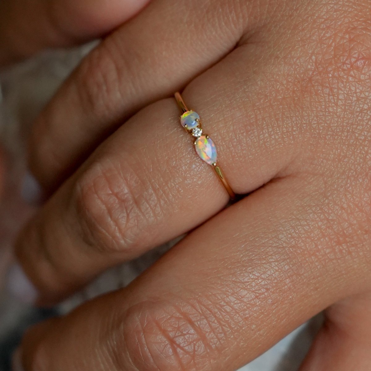 Opal & Diamond Ring - Call of Venus - 18k Gold