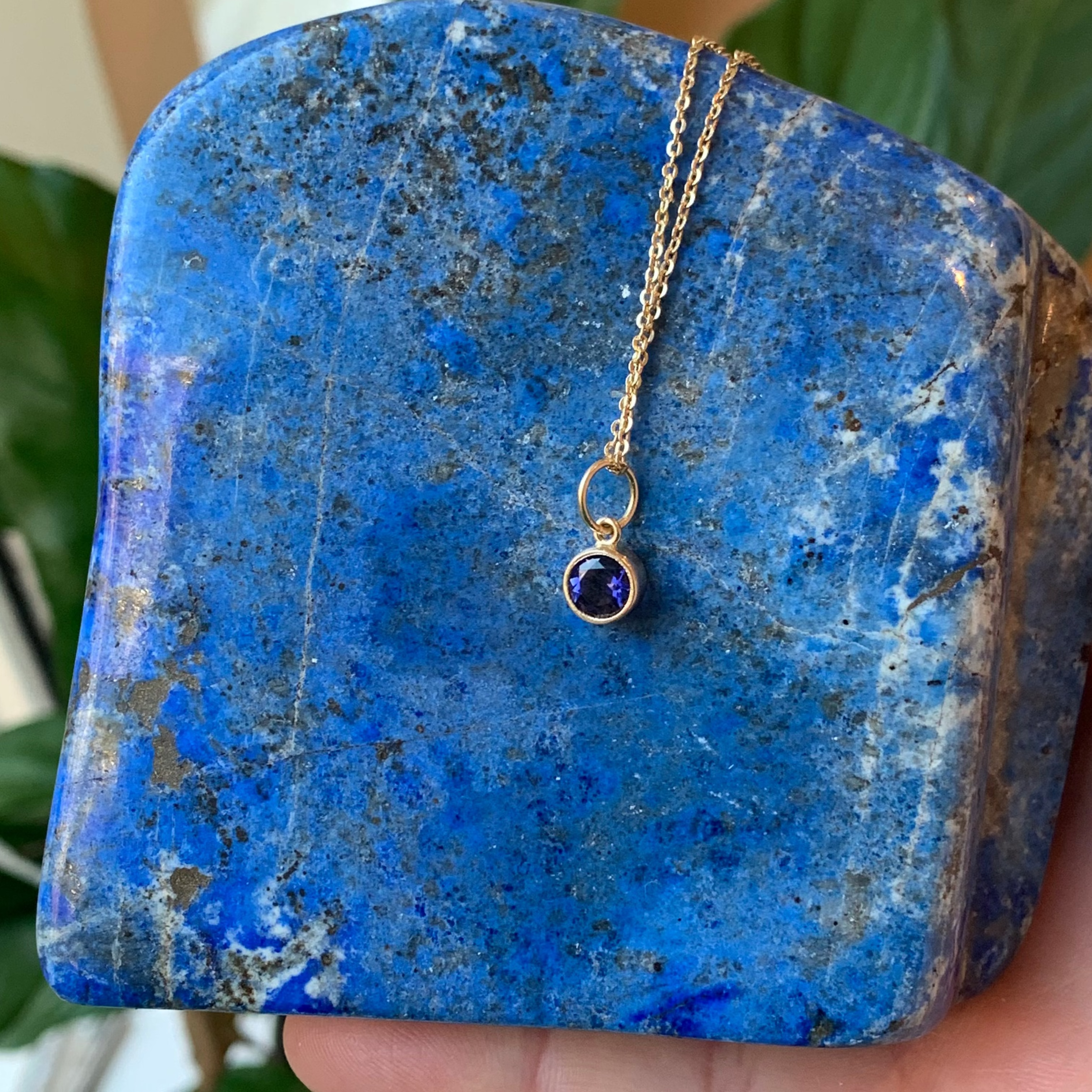 sapphire pendant 18k gold 