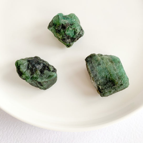 Emerald rough stones 