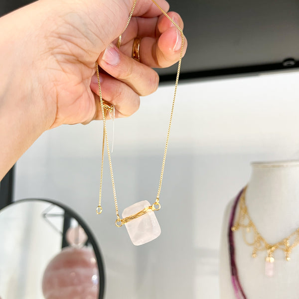 Necklace Wrapped Raw mini Rose Quartz - 18k Gold Plated